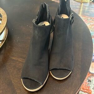 Fergalicious shoes new without box 7.5